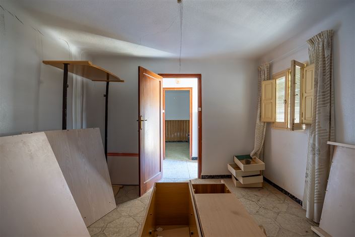 Image No.16-5 Bed Townhouse for sale