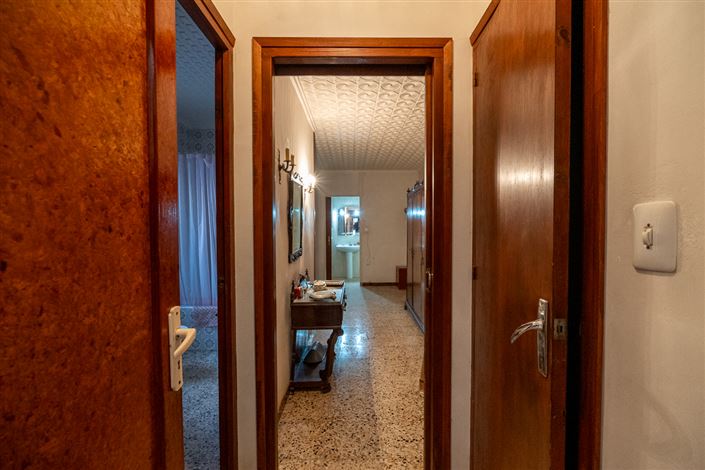 Image No.10-6 Bed Townhouse for sale