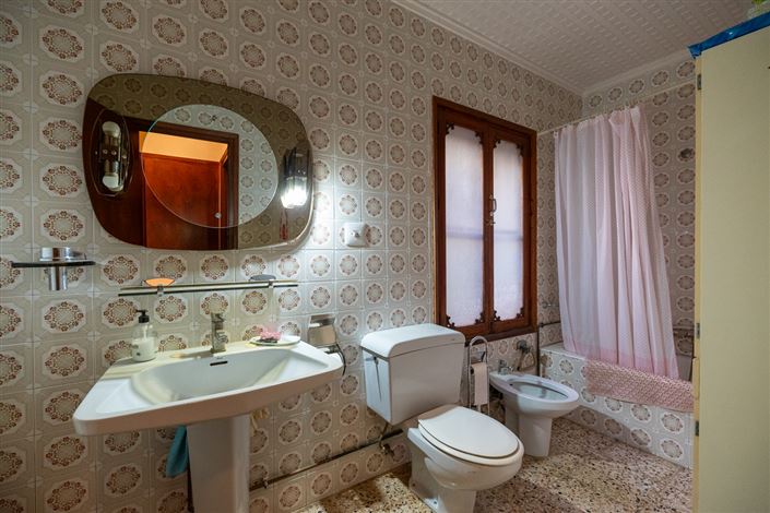 Image No.11-6 Bed Townhouse for sale