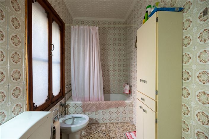 Image No.12-6 Bed Townhouse for sale