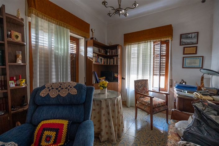 Image No.18-6 Bed Townhouse for sale