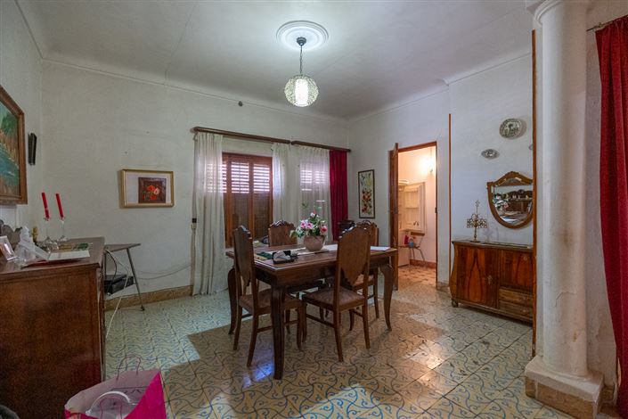 Image No.20-6 Bed Townhouse for sale