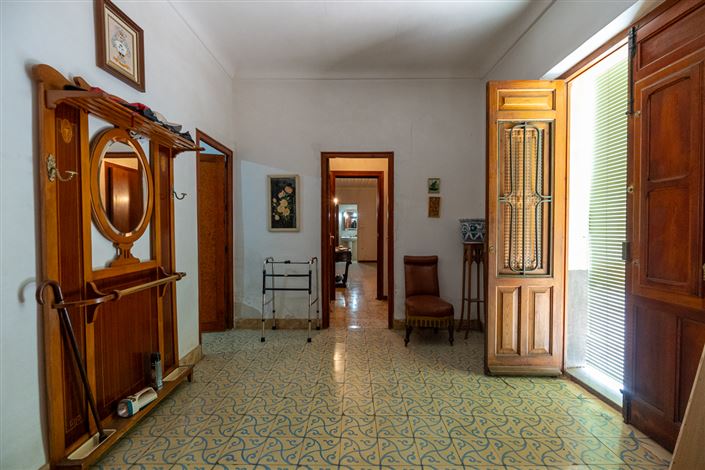 Image No.6-6 Bed Townhouse for sale