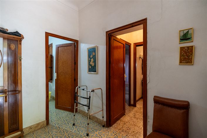 Image No.7-6 Bed Townhouse for sale