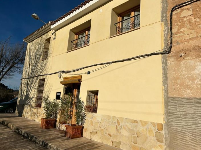 Image No.1-3 Bed Country House for sale
