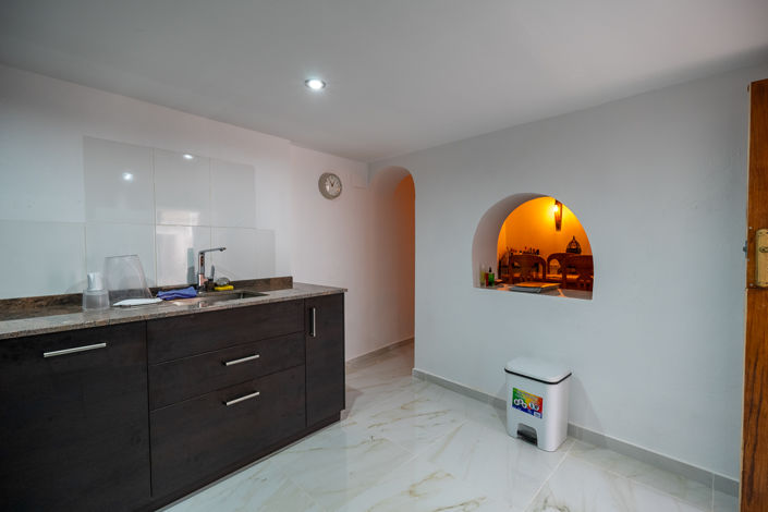 Image No.18-6 Bed Country House for sale