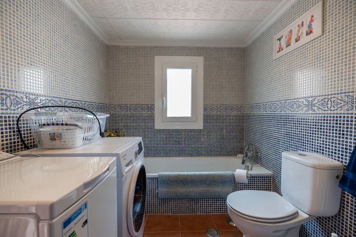 Image No.23-6 Bed Country House for sale