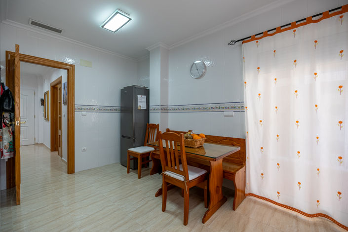 Image No.11-3 Bed Townhouse for sale