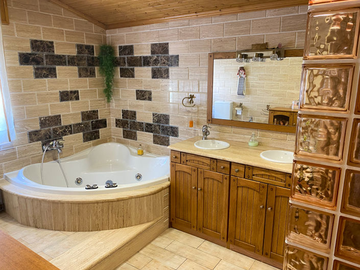 Image No.19-6 Bed Country House for sale