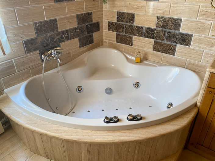 Image No.22-6 Bed Country House for sale