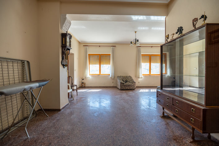 Image No.10-6 Bed Country House for sale