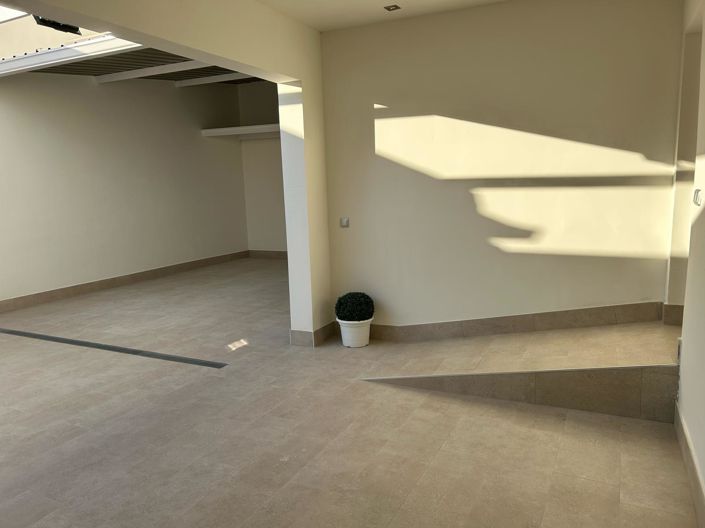 Image No.20-4 Bed Townhouse for sale