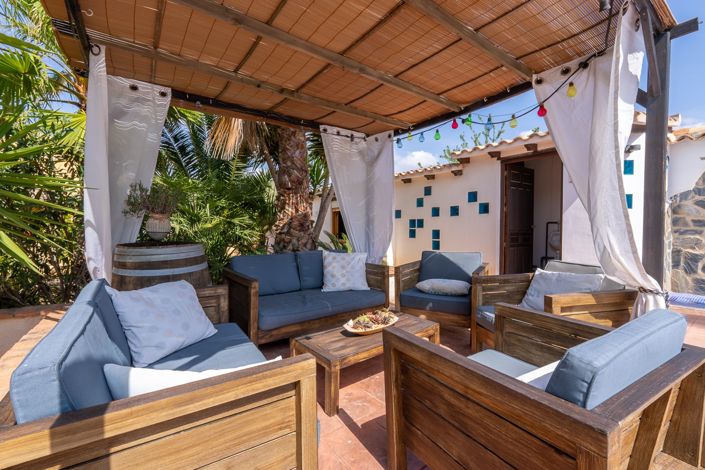 Image No.10-6 Bed Farmhouse for sale