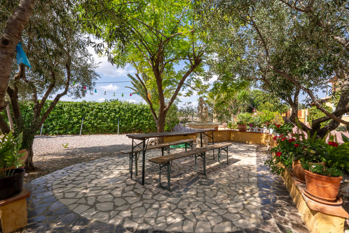 Image No.25-6 Bed Farmhouse for sale