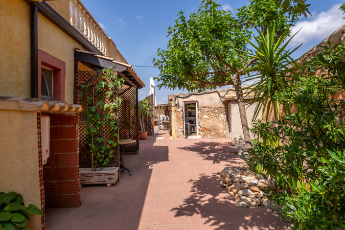 Image No.27-6 Bed Farmhouse for sale