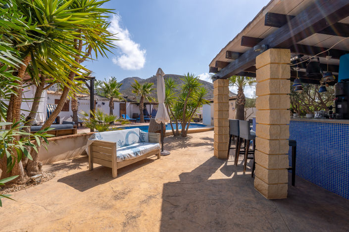 Image No.7-6 Bed Farmhouse for sale