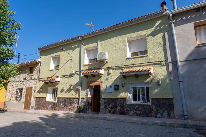 Image No.1-5 Bed Country House for sale