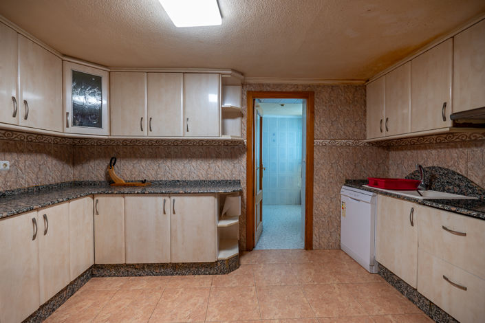 Image No.14-5 Bed Country House for sale