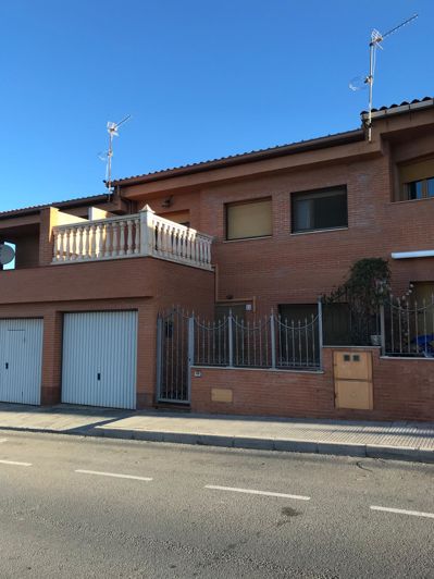 Image No.1-4 Bed Townhouse for sale