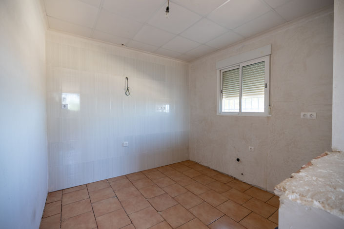 Image No.10-3 Bed Country House for sale