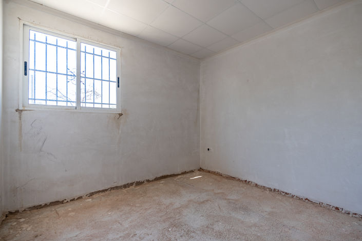 Image No.18-3 Bed Country House for sale