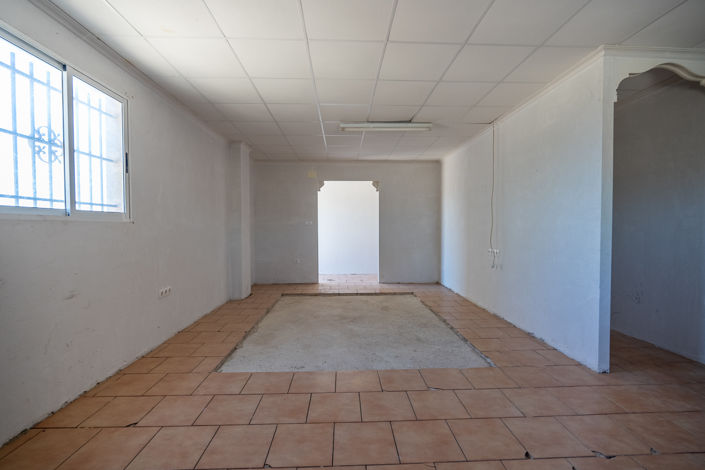 Image No.6-3 Bed Country House for sale