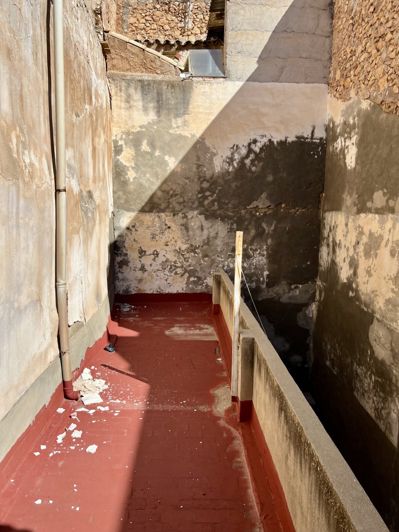 Image No.16-5 Bed Townhouse for sale