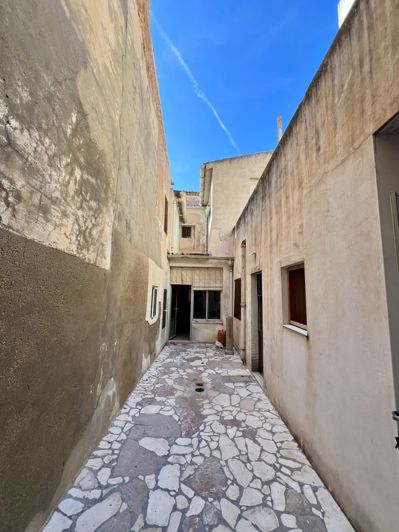 Image No.8-5 Bed Townhouse for sale