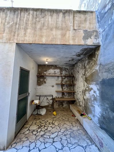 Image No.9-5 Bed Townhouse for sale