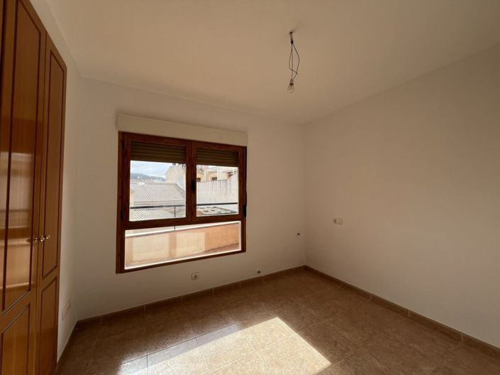 Image No.13-4 Bed Townhouse for sale