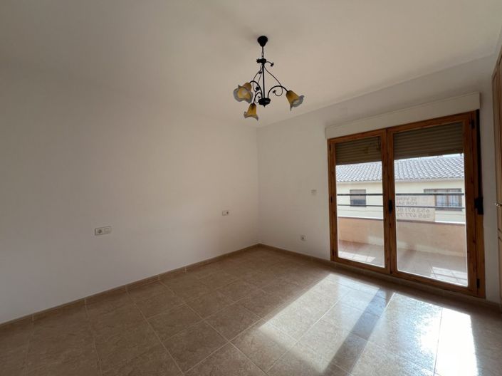 Image No.14-4 Bed Townhouse for sale