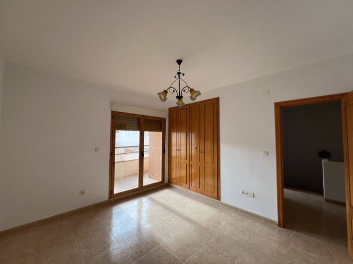 Image No.15-4 Bed Townhouse for sale