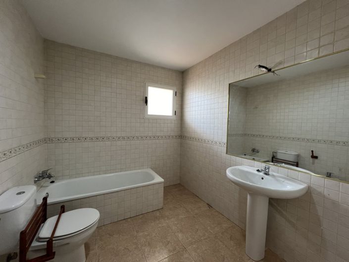 Image No.16-4 Bed Townhouse for sale