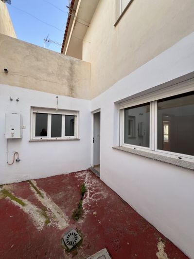 Image No.19-4 Bed Townhouse for sale