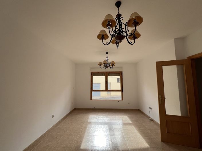 Image No.3-4 Bed Townhouse for sale