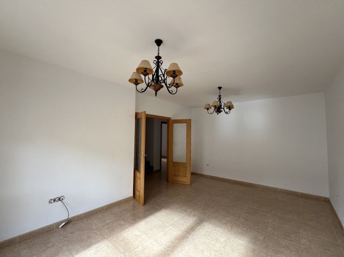 Image No.4-4 Bed Townhouse for sale