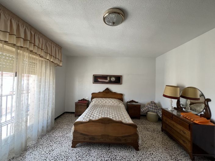 Image No.18-4 Bed Townhouse for sale