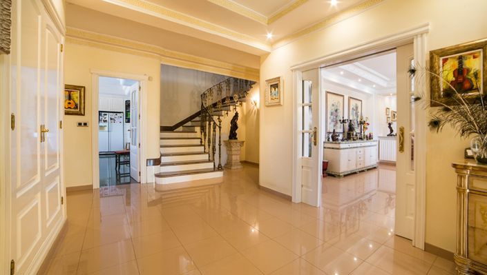 Image No.3-7 Bed Villa for sale