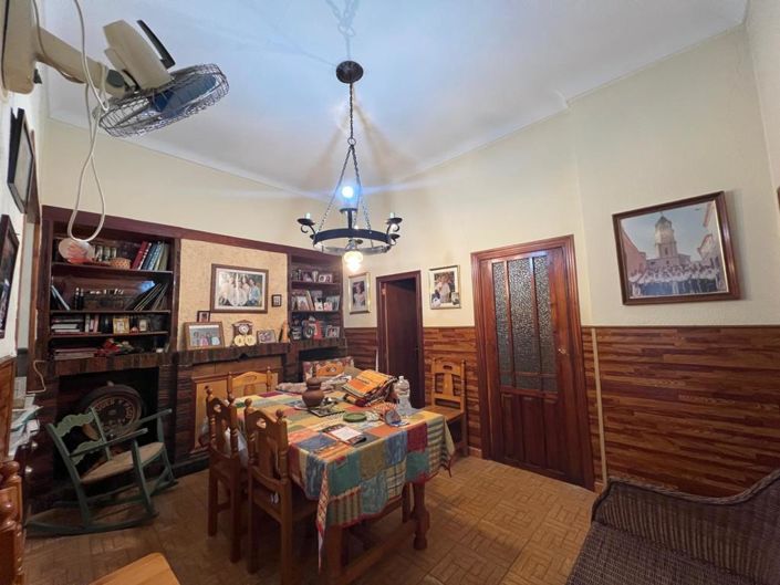 Image No.9-6 Bed Townhouse for sale