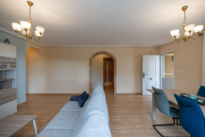 Image No.15-6 Bed Villa for sale