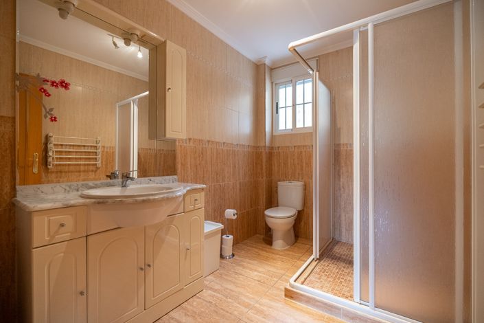 Image No.18-6 Bed Villa for sale