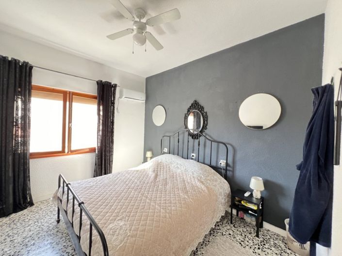 Image No.12-6 Bed Townhouse for sale