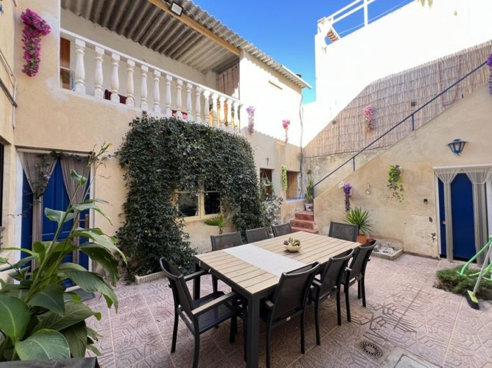 Image No.16-6 Bed Townhouse for sale