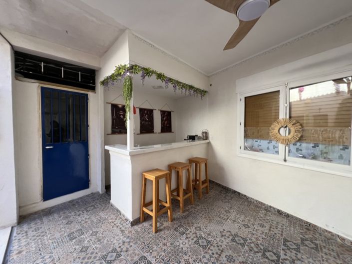 Image No.17-6 Bed Townhouse for sale