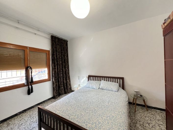 Image No.18-6 Bed Townhouse for sale