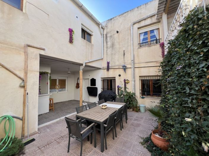 Image No.19-6 Bed Townhouse for sale