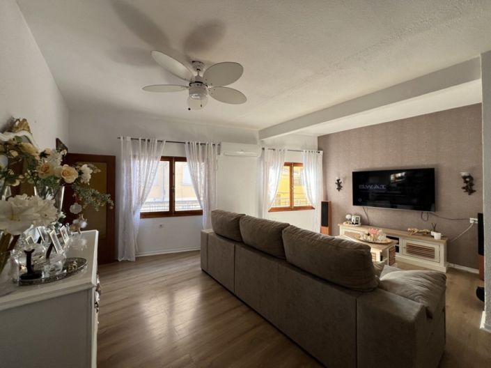 Image No.2-6 Bed Townhouse for sale