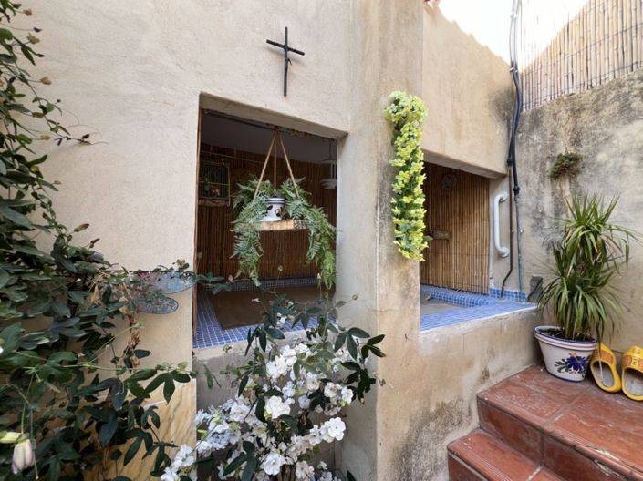 Image No.21-6 Bed Townhouse for sale