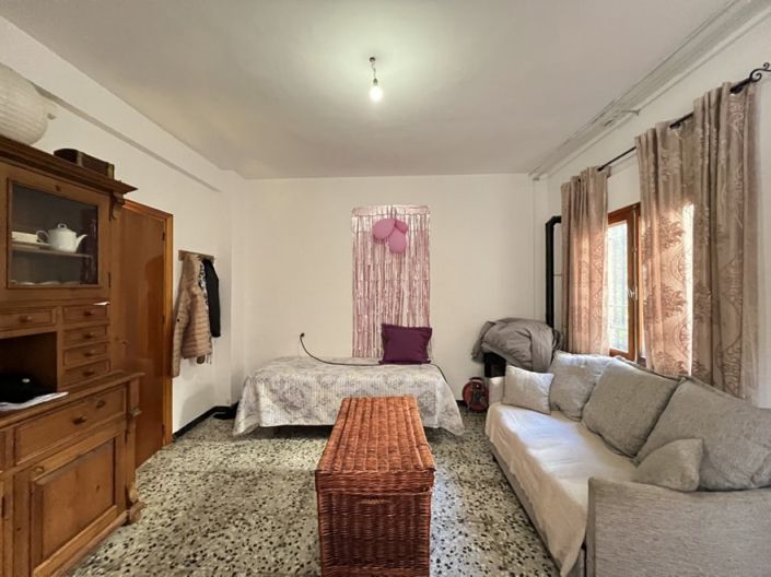 Image No.26-6 Bed Townhouse for sale