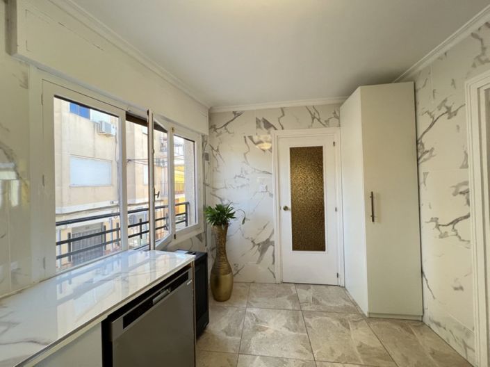 Image No.9-6 Bed Townhouse for sale